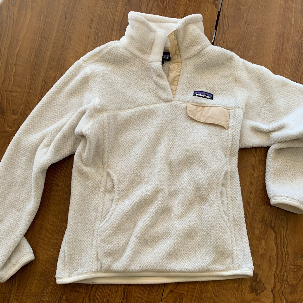 Small Patagonia quarter snap. Off-white
